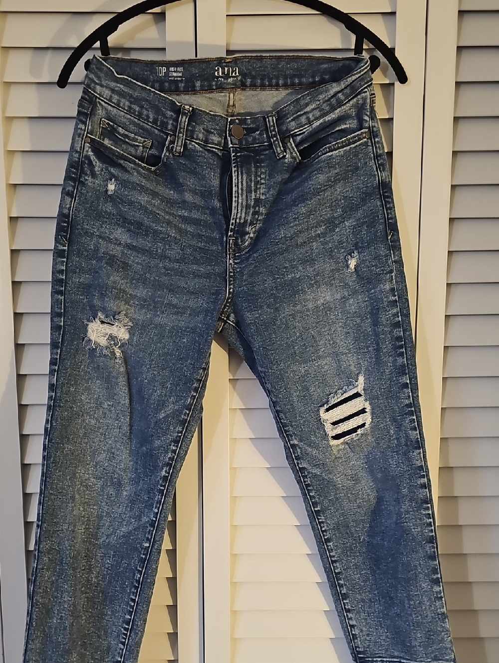 a.n.a Women’s Skinny Distressed Jeans in Blue